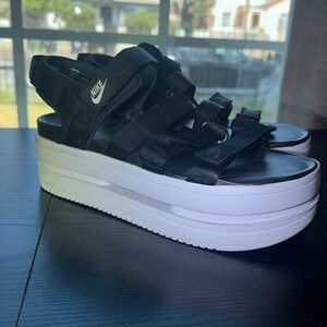 Nike Icon Classic Platform Sandal worn once size 8